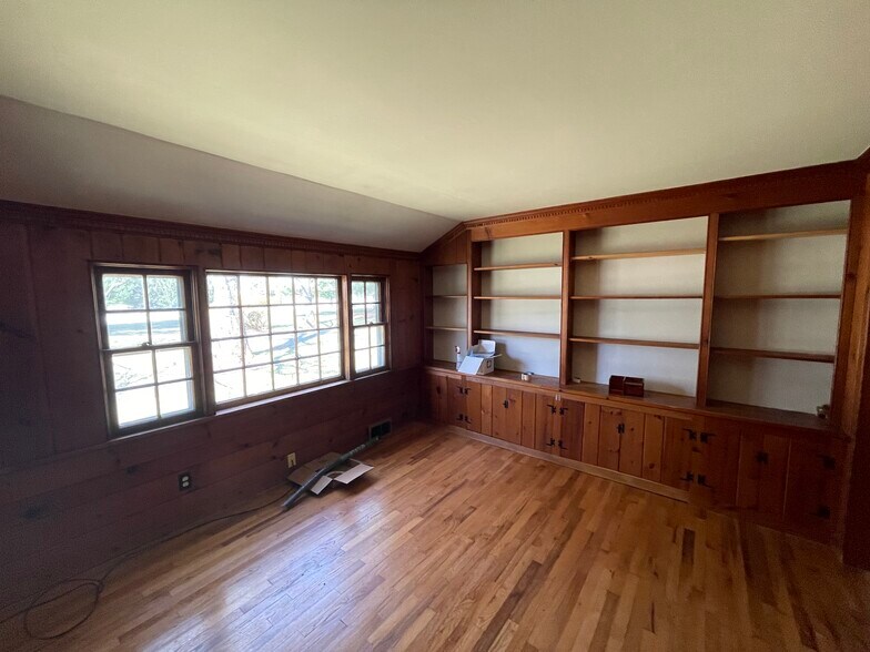 More Photos Of 1132 State Route 31, Lebanon Office Residential For Sale