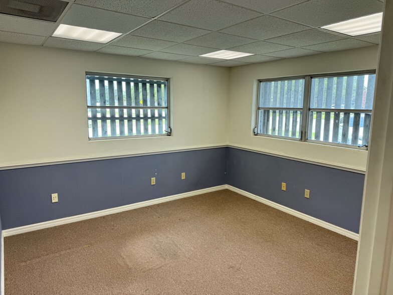 More Photos Of 301 N Belcher Rd, Clearwater Office For Sale