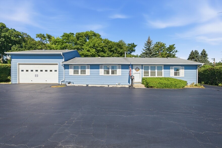 More Photos Of 34112 N Barron Blvd, Grayslake Flex For Sale