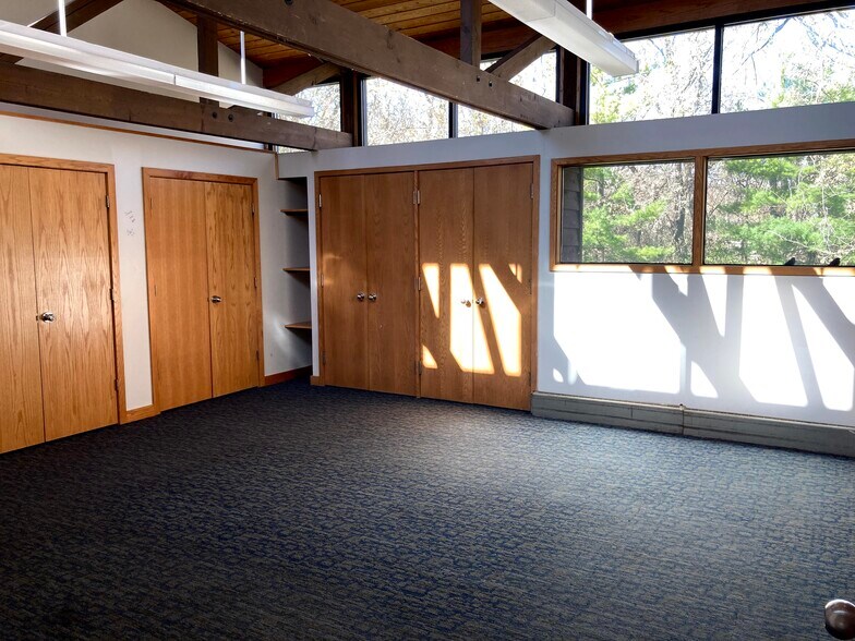 More Photos Of 1301 Kenyon Ave, Des Moines Loft Creative Space For Sale