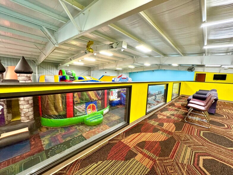 More Photos Of 2509 S 1st St, Terre Haute Showroom For Sale