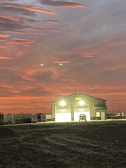 More Photos Of 365 Airlinks Dr, Garden City Industrial For Sale