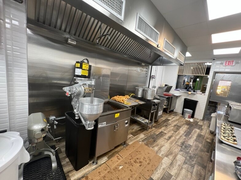 More Photos Of 809 N 2nd St, Philadelphia Storefront Retail Office For Sale