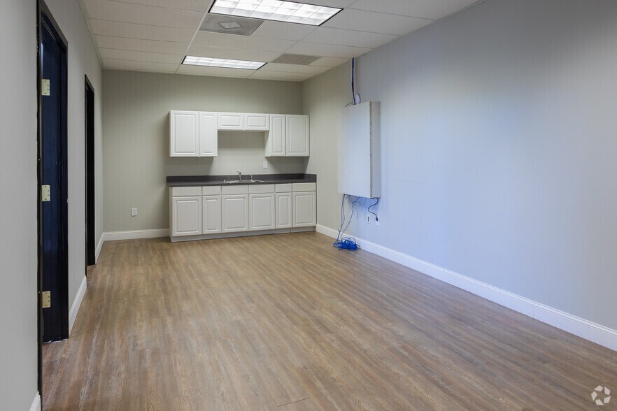 More Photos Of 2000 Sam Rittenberg Blvd, Charleston Office For Lease