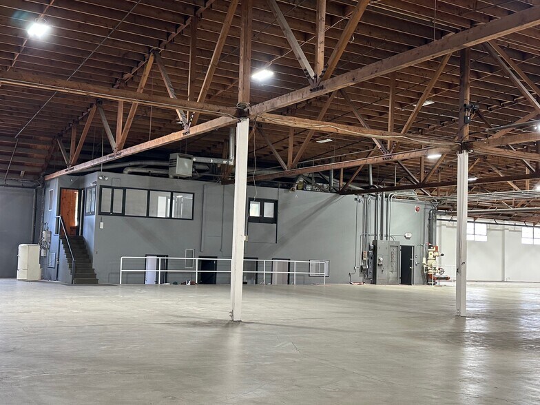 More Photos Of 4045 Horton St, Emeryville Warehouse For Lease