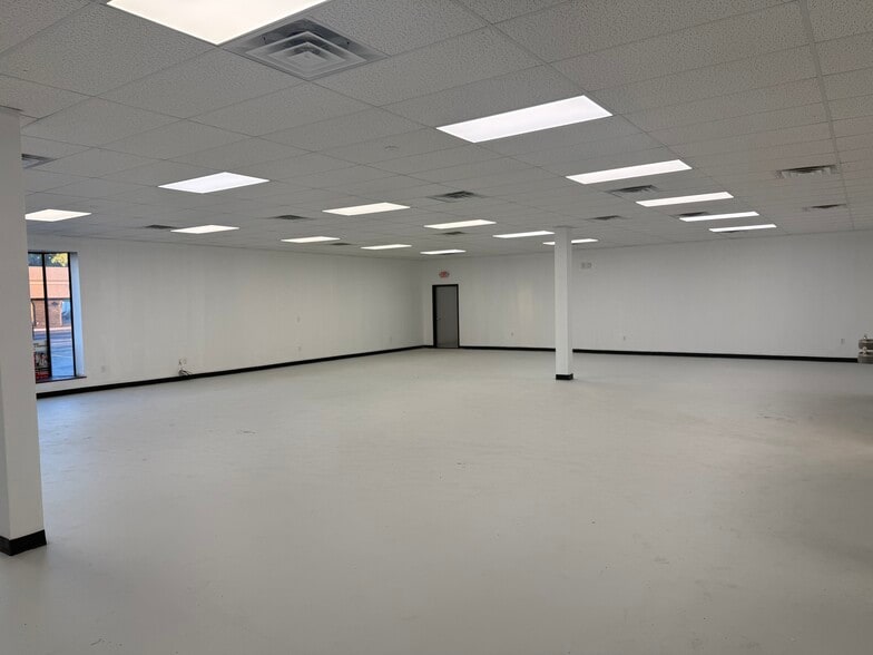 More Photos Of 49550-49560 Van Dyke Rd, Shelby Township Freestanding For Lease