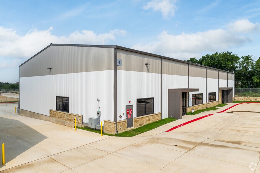 More Photos Of 4437 Supply Ct, Austin Unknown For Lease