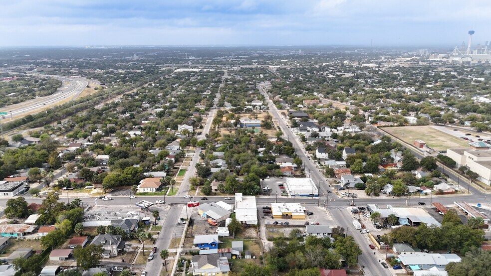 More Photos Of 1426 S New Braunfels Ave, San Antonio Freestanding For Sale