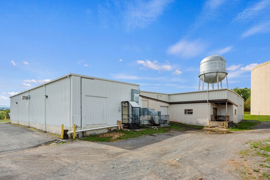 More Photos Of 13963 Timber Way, Timberville Office For Lease