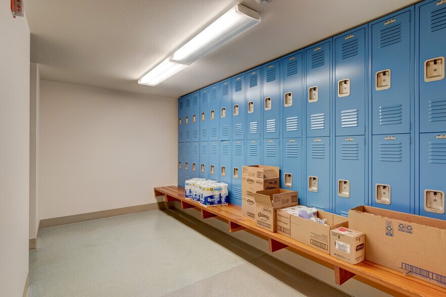 More Photos Of 499 NE Midway Blvd, Oak Harbor Office For Sale