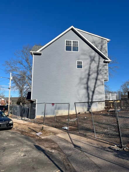 More Photos Of 15 Colby Ct, New Haven Multifamily For Sale