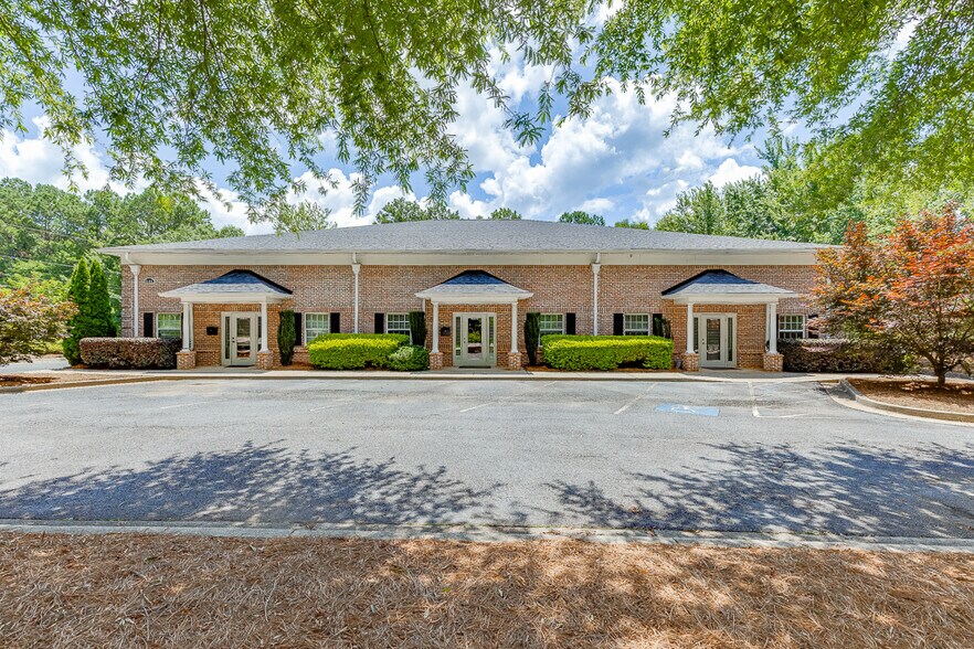 Primary Photo Of 6105 Atlanta Hwy, Flowery Branch Office For Lease