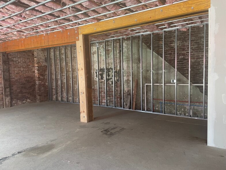 More Photos Of 1610 E Carson St, Pittsburgh Storefront Retail Office For Lease