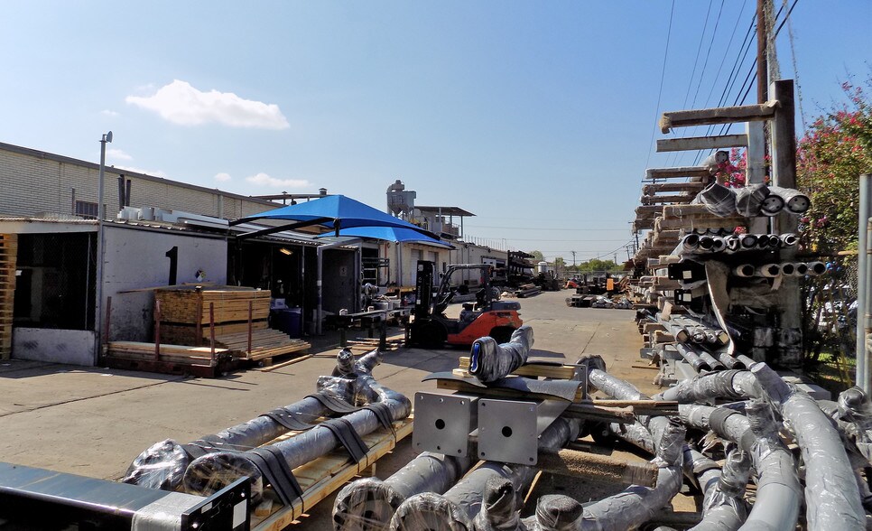More Photos Of 8319 Chancellor Row, Dallas Warehouse For Sale