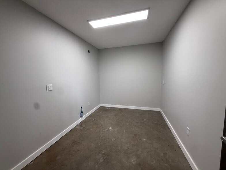 More Photos Of 1539 Covert St, Ridgewood Warehouse For Lease