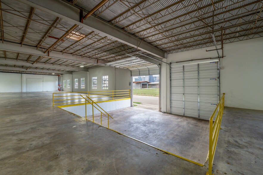 More Photos Of 2802 Canal St, Houston Warehouse For Lease