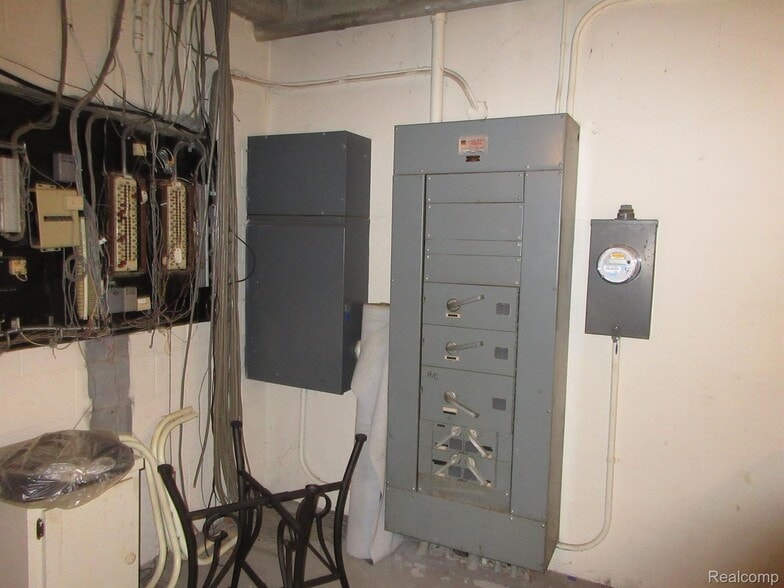 More Photos Of 11511 Kelly Rd, Detroit Storefront For Sale