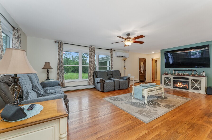 More Photos Of 417 Mountain Rd, Lebanon Specialty For Sale