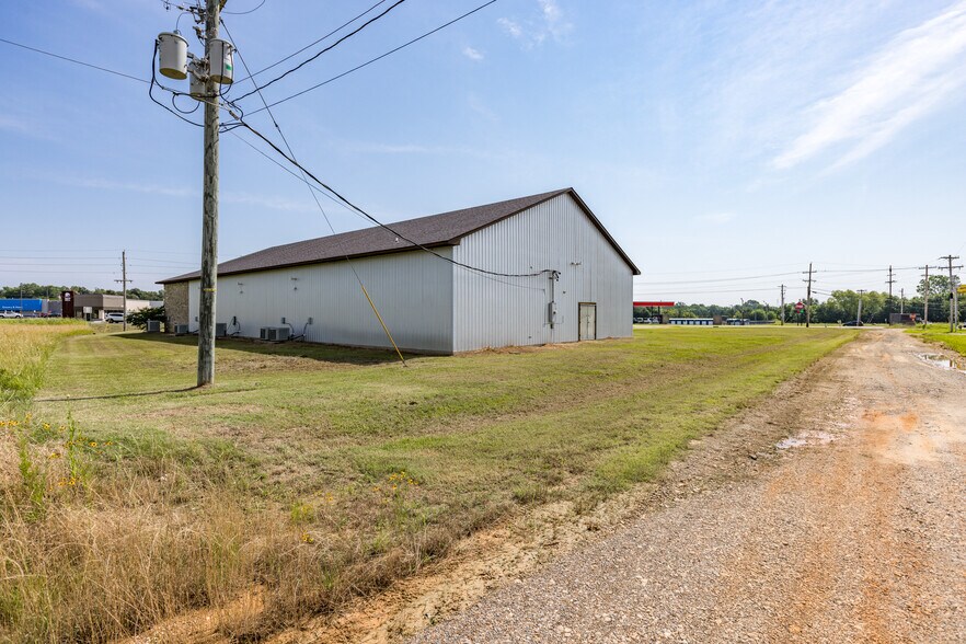 More Photos Of 1910 E Jackson St, Hugo Freestanding For Sale