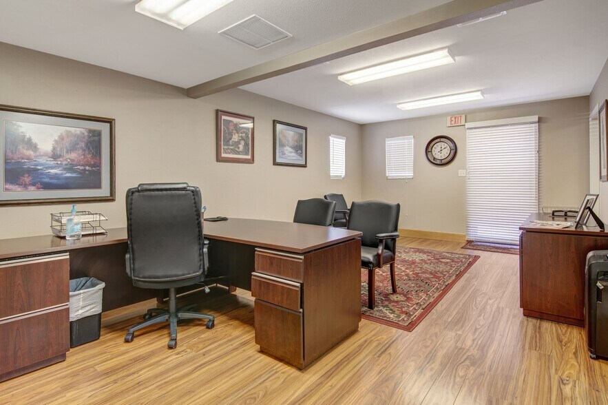 More Photos Of 400 N Ridgeway Dr, Cleburne Medical For Sale
