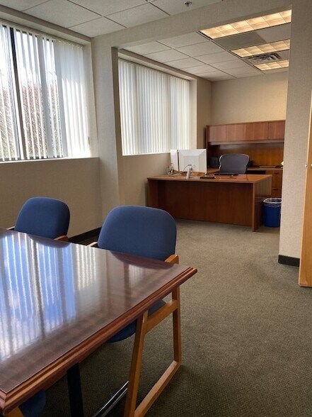 More Photos Of 1-3 Corporate Dr, Danbury Light Manufacturing For Sale