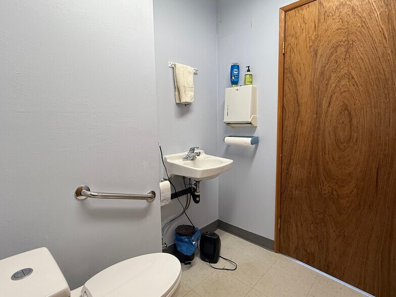 More Photos Of 1910 Bay Ave, Ocean Park Freestanding For Sale