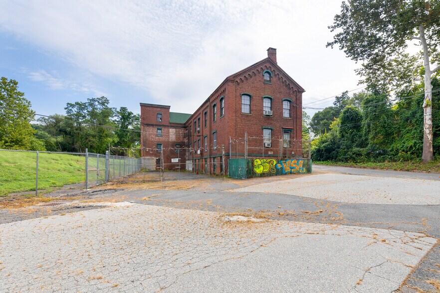 More Photos Of 35 Lower Grape St, Chicopee Warehouse For Sale