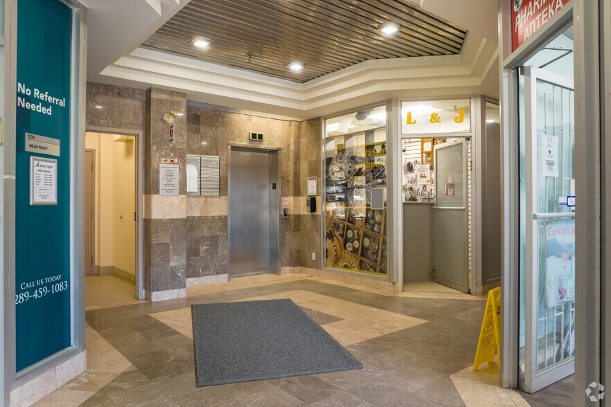 More Photos Of 7131 Bathurst St, Vaughan Medical For Lease