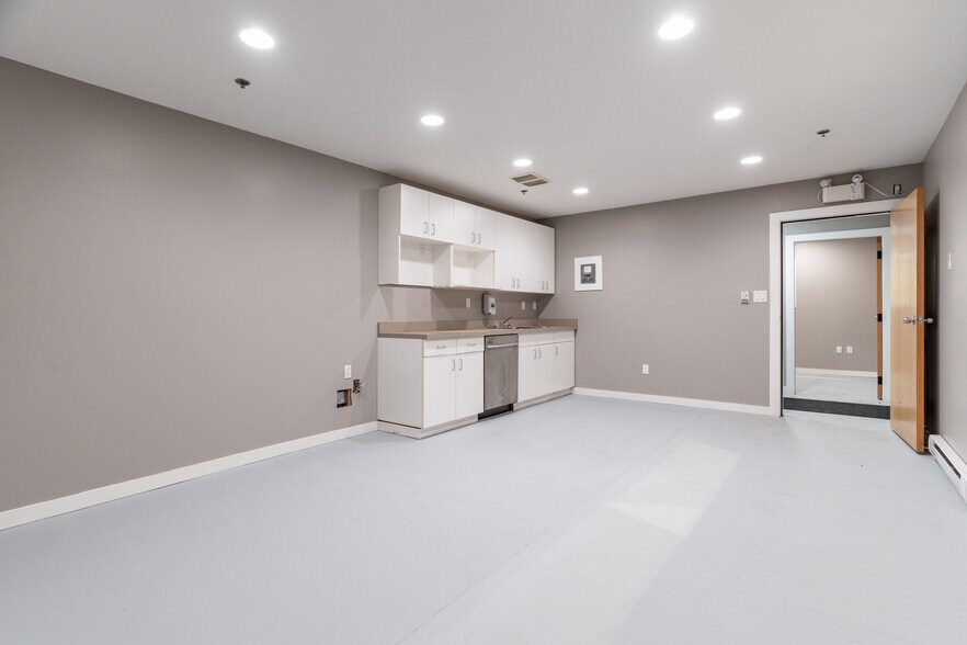 More Photos Of 5536 275 St, Langley Twp Warehouse For Lease