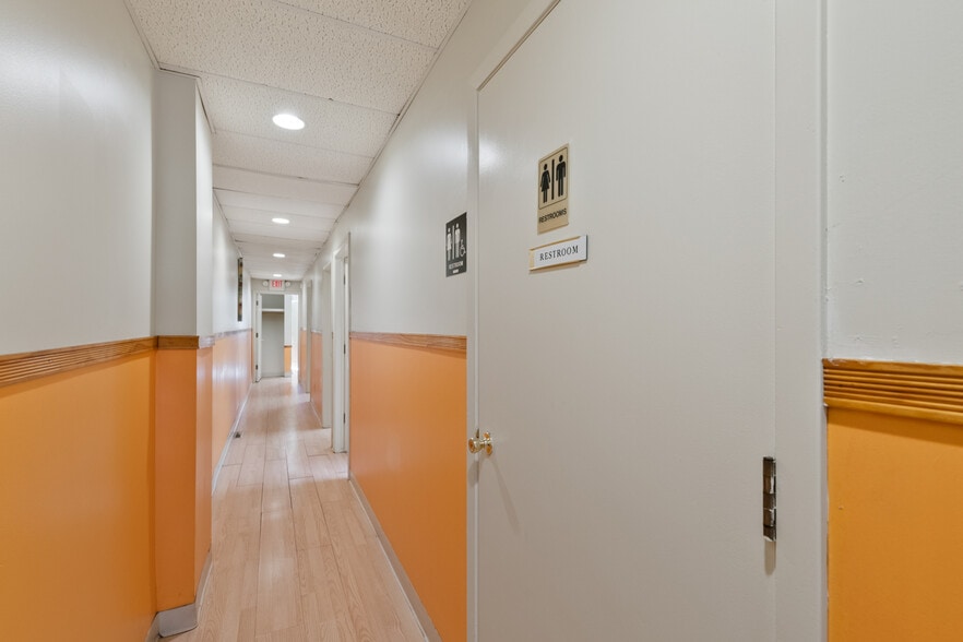 More Photos Of 2319 Vinton St, Omaha Office Residential For Sale
