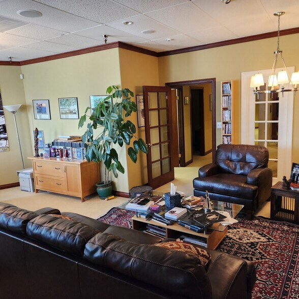 More Photos Of 120 S Victory Blvd, Burbank Loft Creative Space For Lease