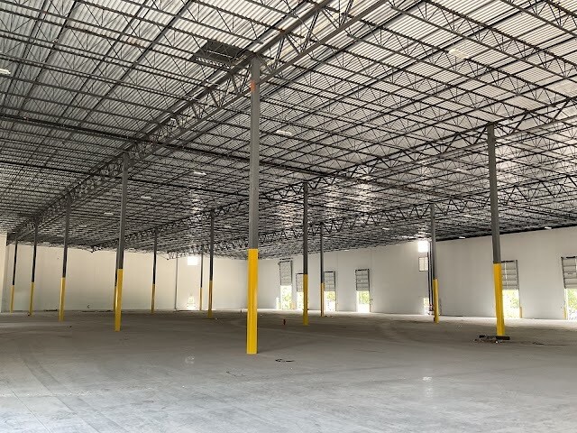 More Photos Of 6965 Marketplace Dr, Orlando Distribution For Lease