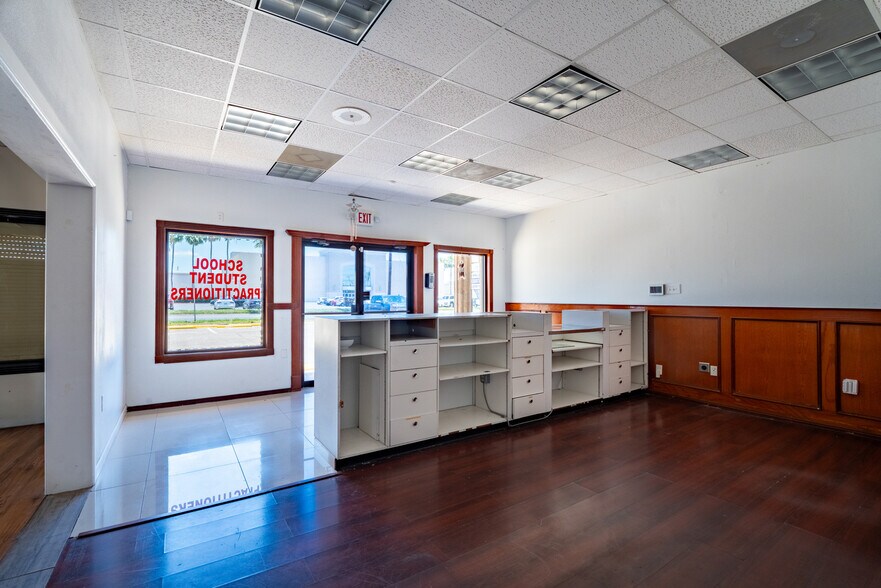 More Photos Of 1912 S Main St, McAllen Storefront For Lease