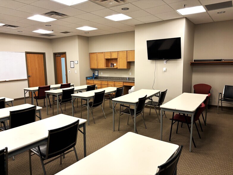 More Photos Of 510 W Adams St, Plymouth Medical For Lease