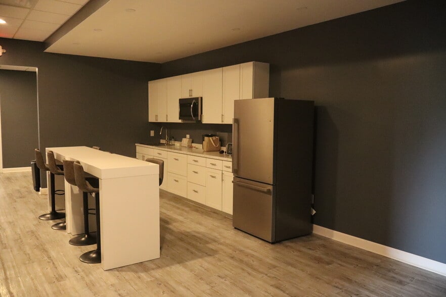 More Photos Of 340 Forum Pky, Rural Hall Manufacturing For Lease