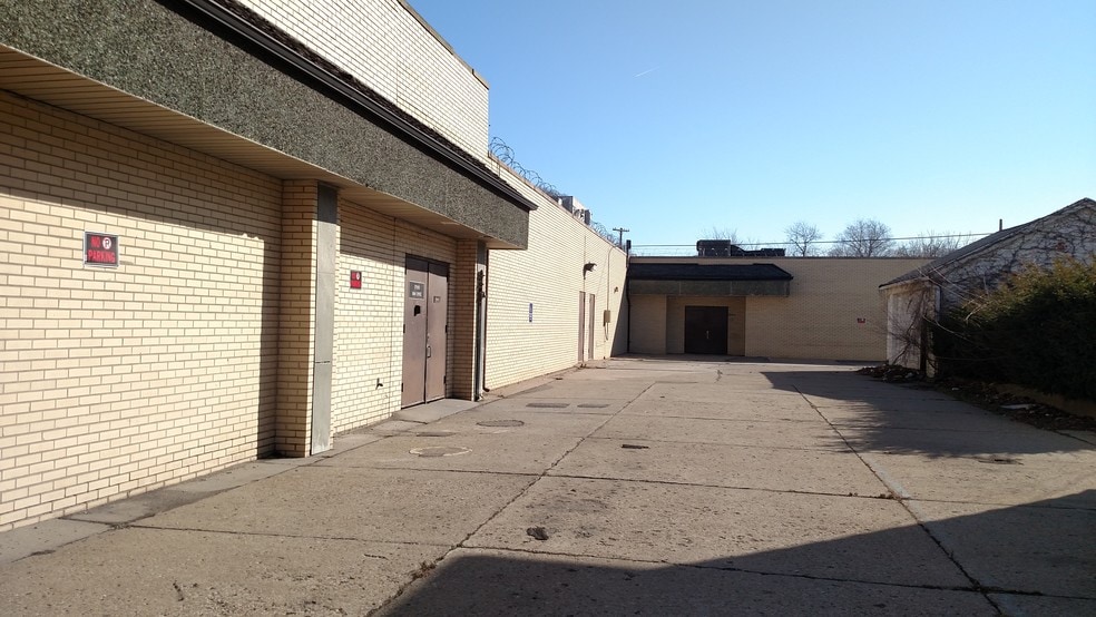 More Photos Of 17910 Van Dyke St, Detroit Manufacturing For Sale