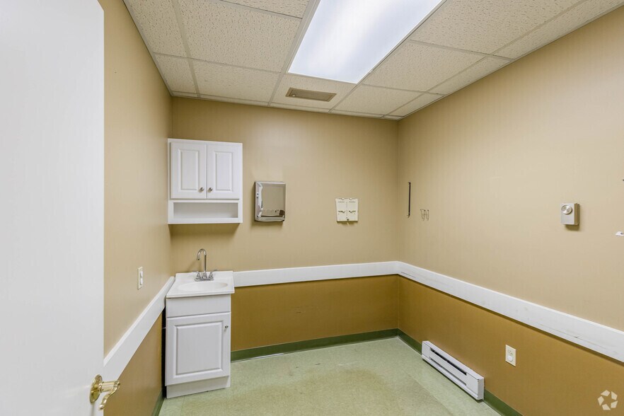 More Photos Of 3515 Washington Rd, McMurray General Retail For Sale
