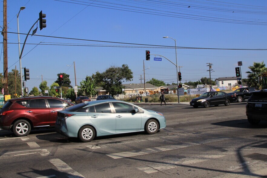 More Photos Of 10209 S Central Ave, Los Angeles Convenience Store For Lease