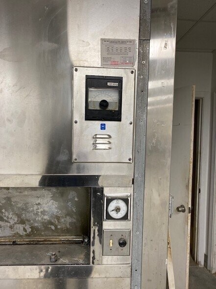 More Photos Of 323 Main St, Saugus Storefront For Lease