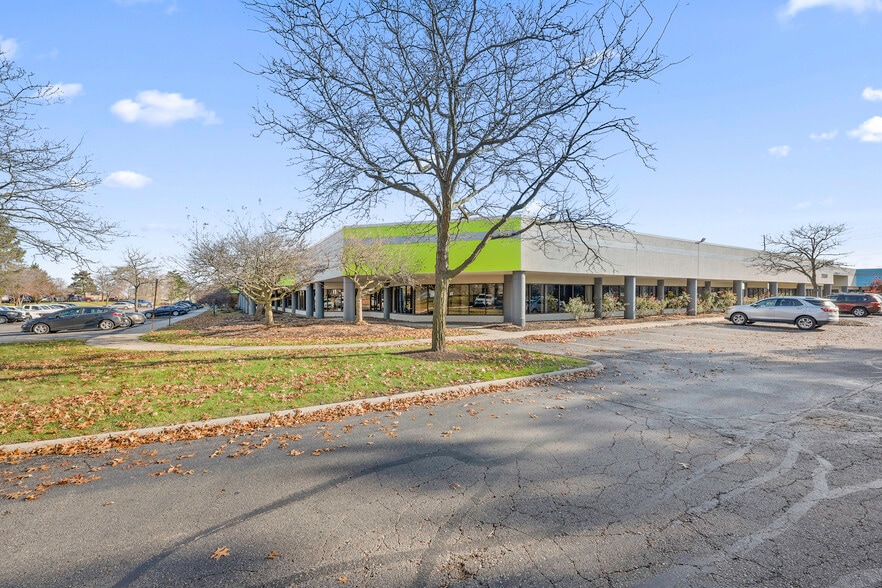 More Photos Of 27260 Haggerty Rd, Farmington Hills Research And Development For Lease