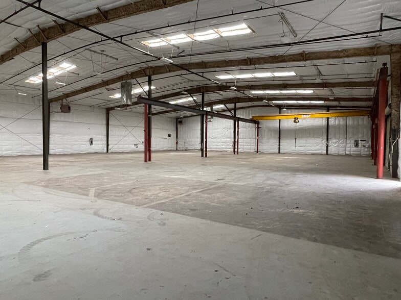 More Photos Of 4201 Armour Ave, Bakersfield Showroom For Lease