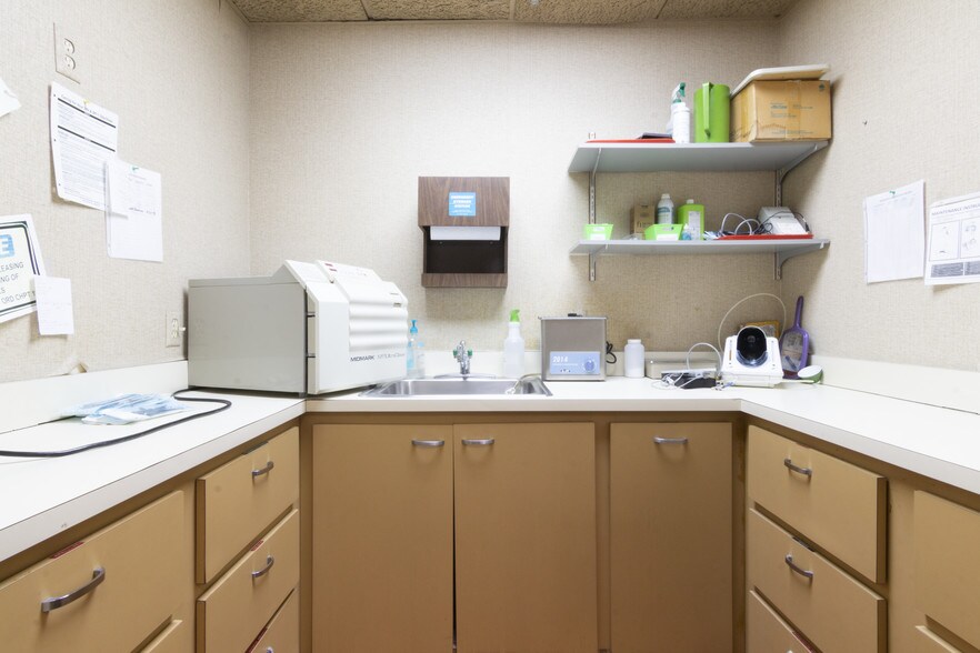 More Photos Of 8200 W Sunrise Blvd, Plantation Office For Sale