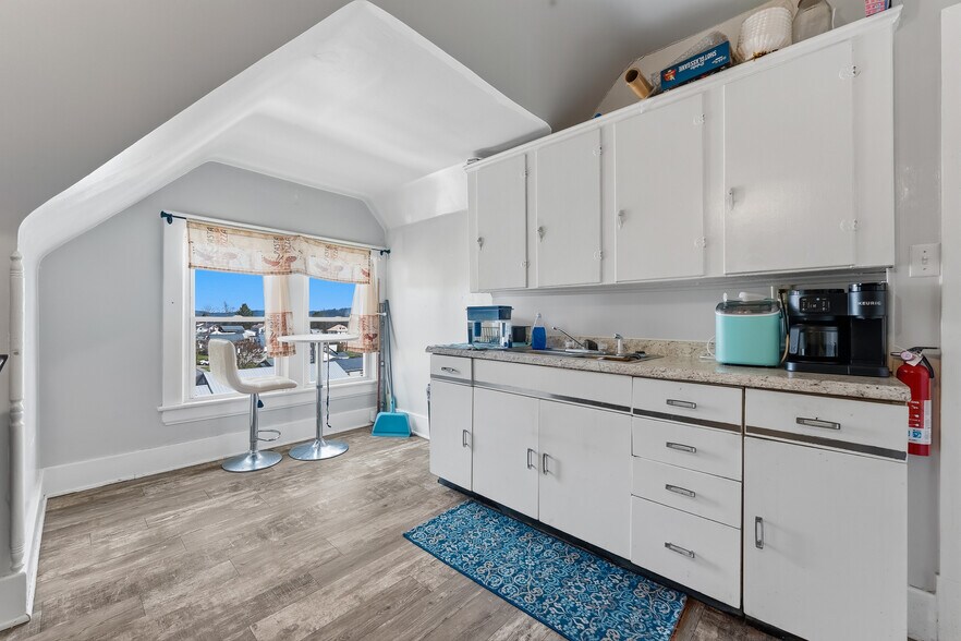 More Photos Of 1042 Morgantown Ave, Fairmont Specialty For Sale