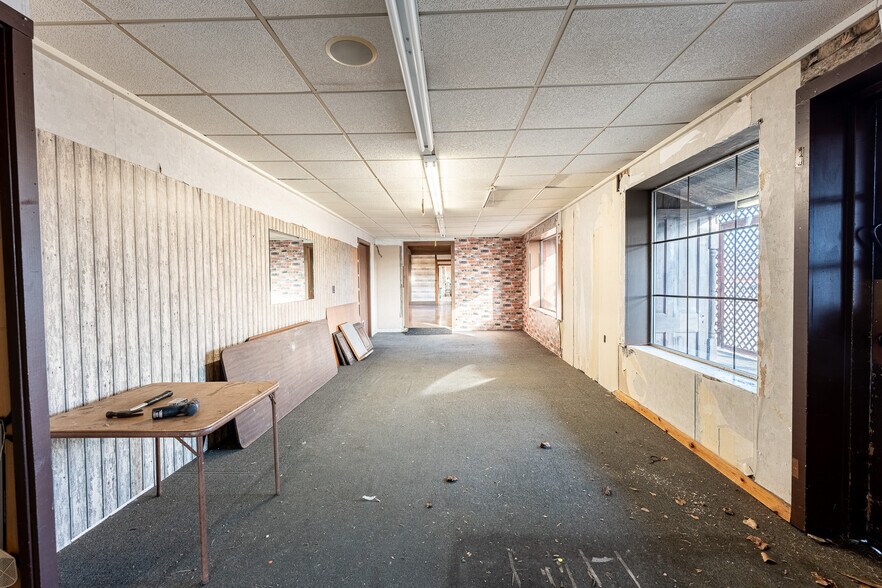More Photos Of 1770 S Wabash St, Wabash Freestanding For Sale
