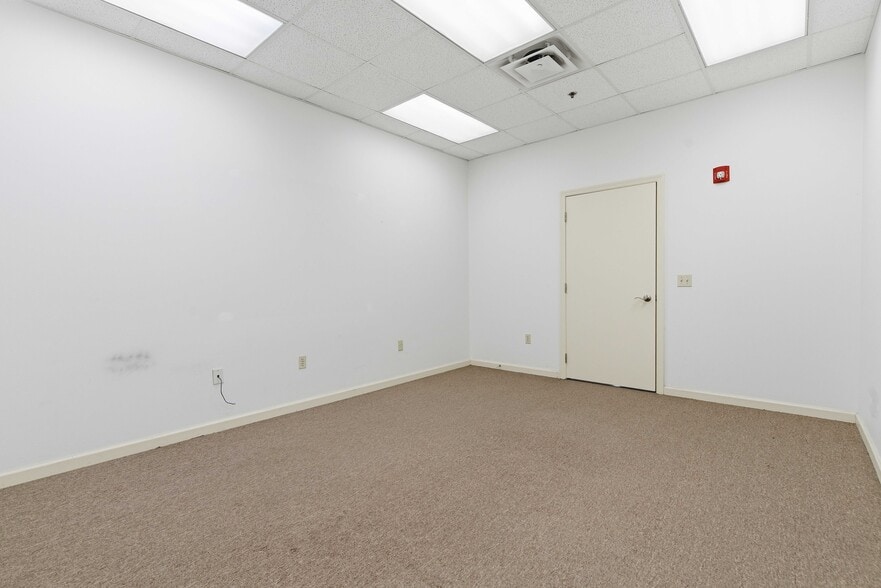 More Photos Of 86 Coraopolis Rd, Coraopolis Medical For Sale