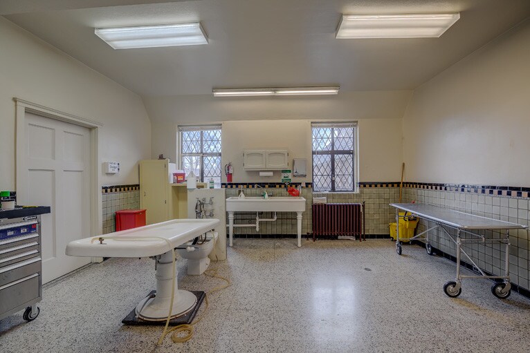 More Photos Of 3464 Central Pky, Cincinnati Funeral Home For Sale