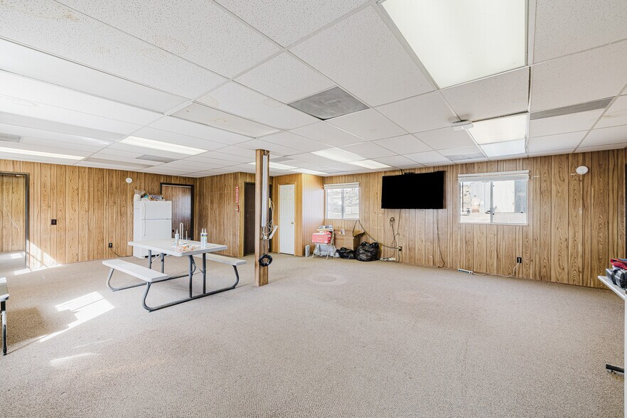 More Photos Of 824 Poplar St, Carlin Industrial For Sale