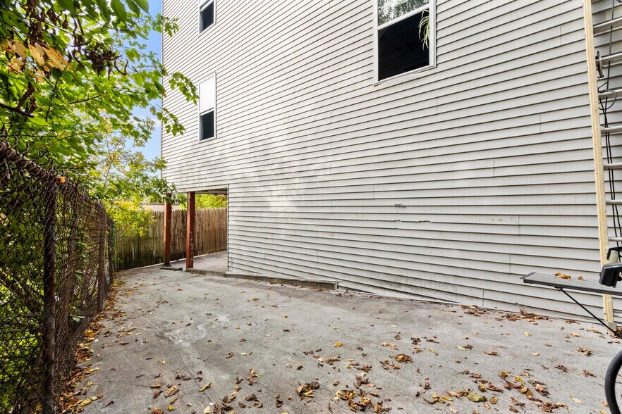 More Photos Of 28 Hill St, Waterbury Apartments For Sale