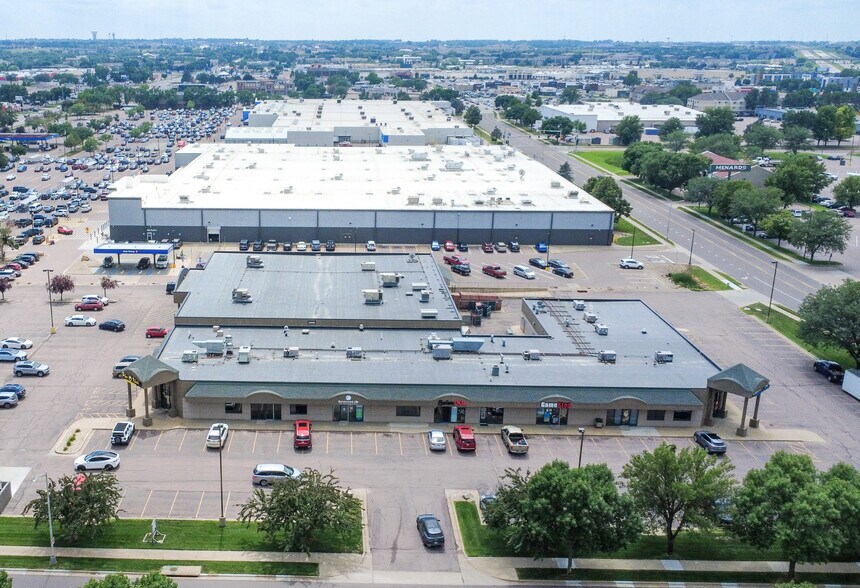 More Photos Of 3801 W 34th St, Sioux Falls Storefront For Sale