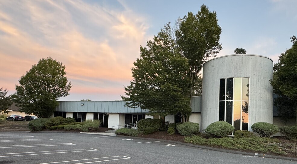 Primary Photo Of 291 Pepes Farm Rd, Milford Warehouse For Sale